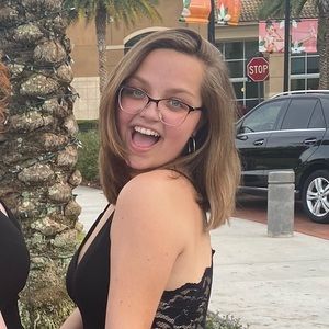 Meet your Posher, Kayla